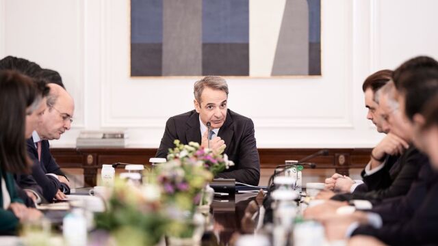 Μητσοτάκης: Με όπλο την οικονομία χτίζει τη στρατηγική για το 2027 - Από τις 72 δόσεις και το επίδομα παιδιού στις επενδύσεις δισεκατομμυρίων