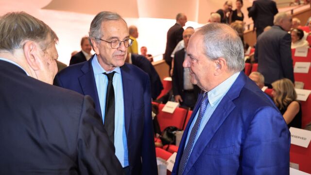 Καραμανλής και Σαμαράς: Κοινή επανεμφάνιση με νόημα στην παρουσίαση του βιβλίου του Μιχάλη Σάλλα - Ποιοι άλλοι πολιτικοί έδωσαν το παρών (Εικόνες)