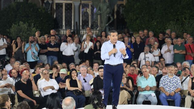 Ο Τσίπρας πατάει γκάζι με τον αέρα των δημοσκοπήσεων: Τι θα πει στο άτυπο συνέδριο της ΕΛΑΣ - Η πρώτη συνάντηση με τους τομεάρχες και η Κεντρική Επιτροπή των 60 μελών