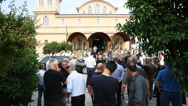 Τάκης Γκώνιας: Σε κλίμα οδύνης η κηδεία του στη Λιβαδειά - Ποιοι έδωσαν το παρών (Εικόνες)