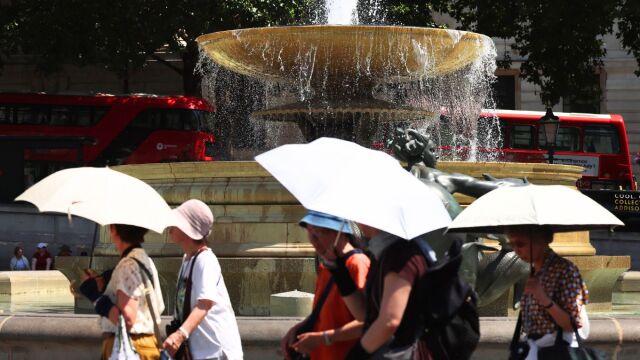 Καύσωνας στην Ευρώπη: Ελλείψεις κλιματισμού, ακατάλληλες υποδομές και ελλιπής νομοθεσία για την προστασία των εργαζομένων - Τι δηλώνουν στο parapolitika.gr Έλληνες που μένουν στο εξωτερικό