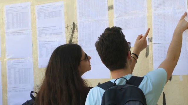 Πανελλήνιες 2026: Σφαγή σε Αρχαία, Ιστορία, Χηµεία και Μαθηµατικά - Πώς διαµορφώνονται οι βάσεις µετά την ανακοίνωση των βαθµολογιών