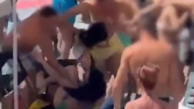 Καταλονία: Άγριο επεισόδιο μεταξύ τουριστών για μία ξαπλώστρα σε… πισίνα ξενοδοχείου - Άνδρας χτύπησε 13χρονη, γέμισε με αίματα και έσπασε η μύτη της (Βίντεο)