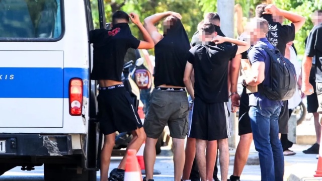 Καλλιθέα: Είδα στο TikTok για βαριά τραυματία και κατάλαβα ότι είναι από εμένα - Τέντωσα το χέρι μου με το μαχαίρι για να φοβηθεί, υποστηρίζει ο 17χρονος κατηγορούμενος (Βίντεο)