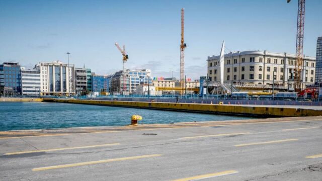 Πειραιάς: Πετρελαϊκή διαρροή κατά τον ανεφοδιασμό ταχυπλόου στο λιμάνι - Συνελήφθησαν δύο άτομα