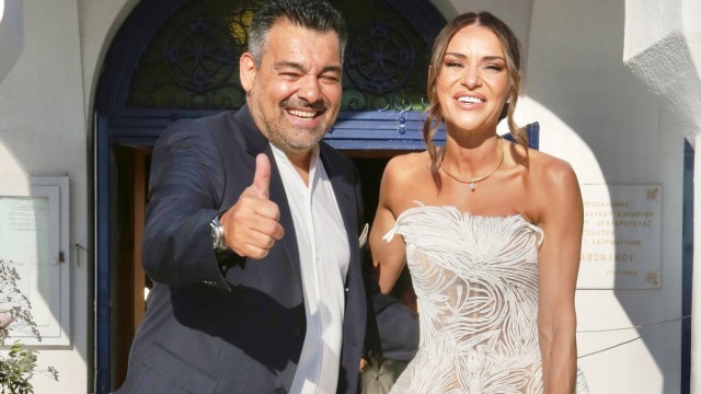 Ελένη Τσολάκη: Βάφτισε την κόρη της στο Λαγονήσι - Οι επώνυμοι που βρέθηκαν στο πλευρό της (Εικόνες)