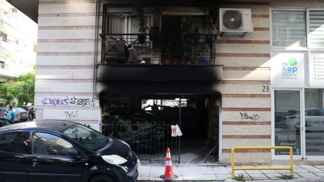 Εμπρηστική επίθεση κατά στελεχών της ΝΔ στη Θεσσαλονίκη: Από μια κλωστή κρέμεται η ζωή της μητέρας της Αφροδίτης Νέστορα - Έχει υποστεί πολλαπλά εγκαύματα (Εικόνες & Βίντεο)