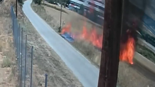 Τραγωδία στο Ωραιόκαστρο: Βίντεο καταγράφει τη στιγμή που ένα τσιγάρο προκαλεί τη φονική φωτιά με τους δύο νεκρούς