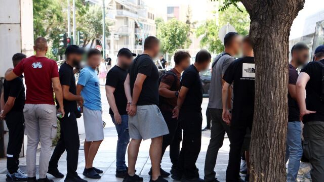 Δυτική Αττική: Στον εισαγγελέα οι 10 συλληφθέντες οπαδοί - Μεγάλη επιχείρηση της ΕΛΑΣ, 39 οι κατηγορούμενοι (Εικόνες & Βίντεο)