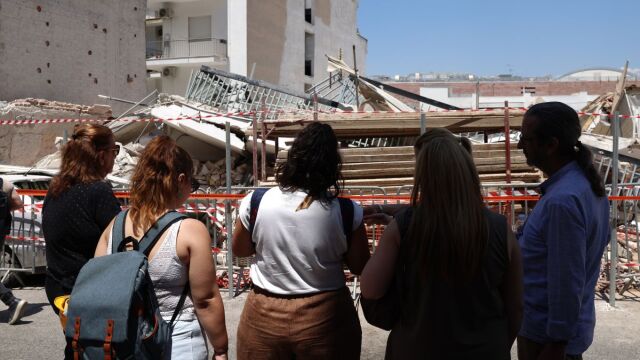 Κατάρρευση πολυκατοικίας στα Πετράλωνα: Έκκληση κόρης ενοίκων για βοήθεια, ώστε να ανακτηθούν κειμήλια - Δεν θέλω να μας ξεχάσει κανείς (Βίντεο)
