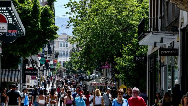 Τα τρία στοιχήματα της κυβέρνησης για τον Σεπτέμβριο: Μείωση τιμών, το πακέτο της ΔΕΘ και η λήξη του Ταμείου Ανάκαμψης