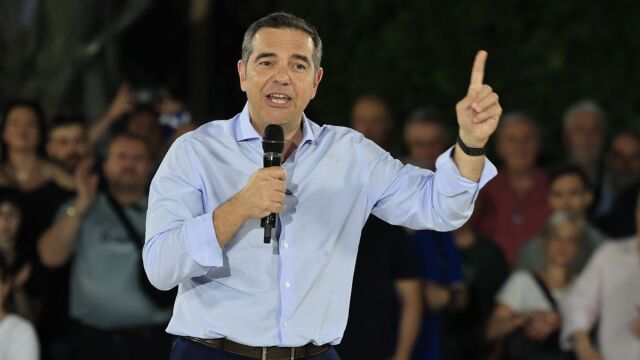 Αλέξης Τσίπρας: Ανεβάζει στροφές με νέες μεταγραφές από το ΠΑΣΟΚ και περιοδείες - Στο στόχαστρο η κυβέρνηση για οικονομία, fake news και σκάνδαλα