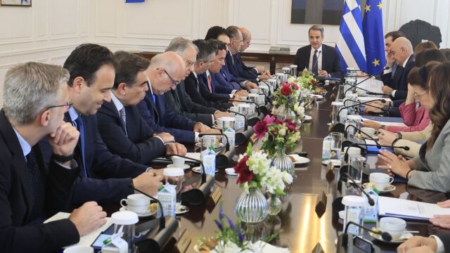 Δημοσκόπηση MRB: Ποια η γνώμη των πολιτών για τους υπουργούς - Δείτε την κατάταξη