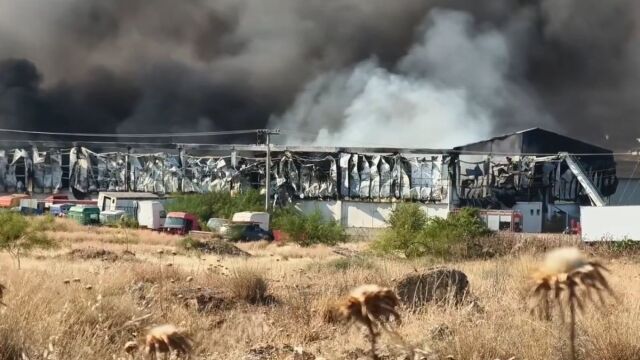 Φωτιά και έκρηξη σε εργοστάσιο στον Ασπρόπυργο: Τρεις διασωληνωμένοι - Μήνυμα από το 112 (Εικόνες & Βίντεο)