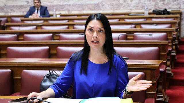 ΠΑΣΟΚ: Η επική τάπα της Νάντιας Γιαννακοπούλου στους εσωκομματικούς και εκλογικούς της αντιπάλους - Τους βγήκε από αριστερά