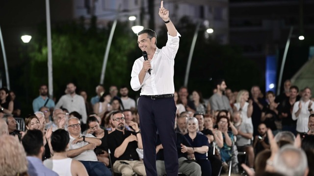 Τσίπρας από Περιστέρι: Θα στείλω λουλούδια στον Άδωνι, κάθε φορά που μας βρίζει, ανεβαίνουμε στις δημοσκοπήσεις (Εικόνες & Βίντεο)