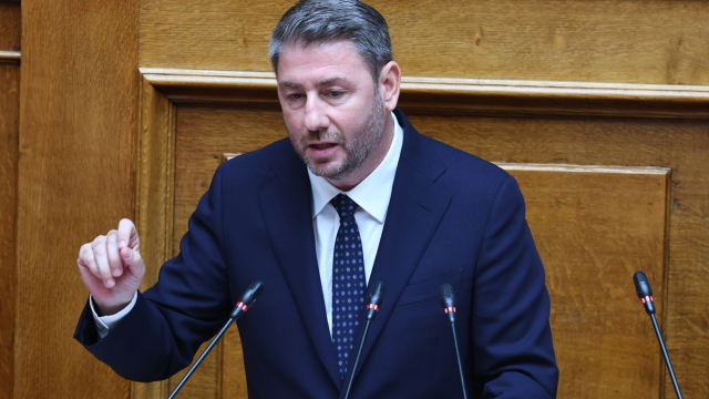 Τα σχόλια στο ΠΑΣΟΚ για την παραίτηση Σέρμπου και η... απορία για Ανδρουλάκη και την έλλειψη διπλωματικού συμβούλου