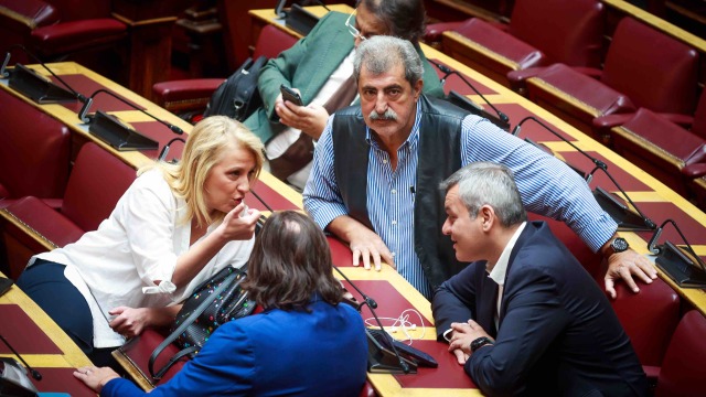 Ραγδαίες εξελίξεις στον ΣΥΡΙΖΑ μετά την παραίτηση Φάμελλου: Πολάκης και Δούρου θα διεκδικήσουν την προεδρία της ΚΟ - Δευτέρα ή Τρίτη η διαδικασία στη Βουλή - Μεταμεσονύκτιες συσκέψεις διαδοχής