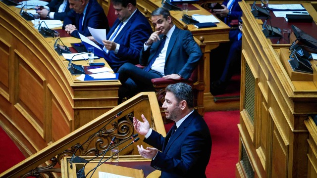 Στη Βουλή η σύγκρουση για την ακρίβεια: Ο Μητσοτάκης απαντά στον Ανδρουλάκη με όπλο την οικονομία - Ο απολογισμός και το σχέδιο των επόμενων μηνών που θα παρουσιάσει
