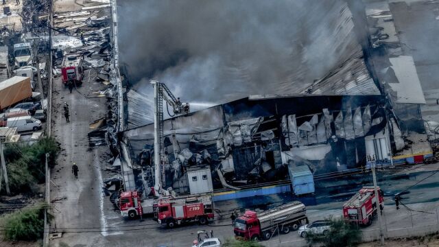 Φωτιά στον Ασπρόπυργο: Πέθανε ο ένας από τους 3 πολυεγκαυματίες (Βίντεο)