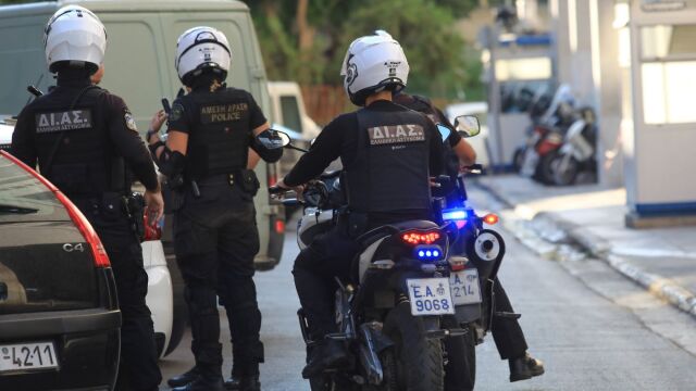 Νέο Ψυχικό: Περιπολία της ΔΙ.ΑΣ. οδήγησε στη σύλληψη 19χρονου - Είχε πάνω του κοκαΐνη, κάνναβη και κουζινομάχαιρο (Εικόνα)