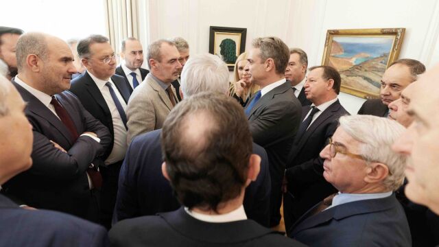 Νέα σενάρια εκλογικού αιφνιδιασμού στο Μαξίμου - Οι εισηγήσεις για κάλπες Σεπτέμβριο ή Οκτώβριο και το δίλημμα του πρωθυπουργού