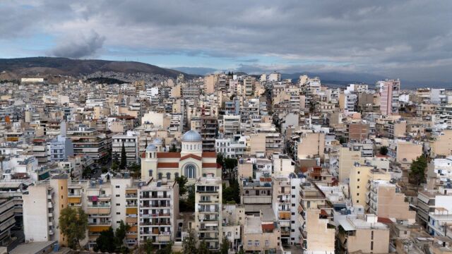 Θρίλερ στον Πειραιά: 28χρονος και 24χρονη βρέθηκαν νεκροί σε αυτοκίνητο μέσα σε γκαράζ σπιτιού