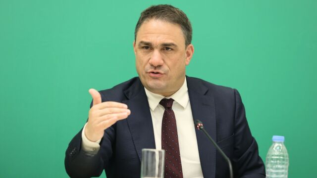 ΠΑΣΟΚ, Τσουκαλάς: Ένα αόρατο χέρι δεν θέλει τη διαλεύκανση του σκανδάλου των υποκλοπών - Μένεα για την απόφαση του εισαγγελέα του Αρείου Πάγου