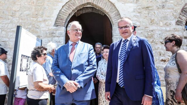 Γενέθλια στα Ιωάννινα για τον Κωνσταντίνο Τασούλα: Το ιδιωτικό γεύμα στην Λίνα Μενδώνη, η τούρτα έκπληξη και το τηλεφώνημα για χρόνια πολλά από την Σακελλαροπούλου (Εικόνες & Βίντεο)