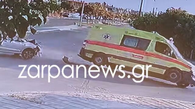 Τροχαίο στα Χανιά: Η στιγμή που τουμπάρει το ασθενοφόρο - Νοσηλεύτρια που μόλις είχε σχολάσει από τη βάρδια η οδηγός του ΙΧ (Εικόνες & Βίντεο)