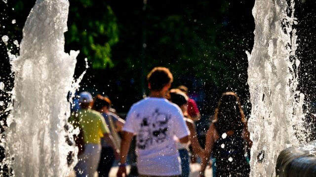 Καύσωνας: Εκτόξευση υδραργύρου και εισβολή αφρικανικής σκόνης, πού θα χτυπήσουν 40αρια - Υποχρεωτικά μέτρα προστασίας για τους εργαζόμενους (Βίντεο)