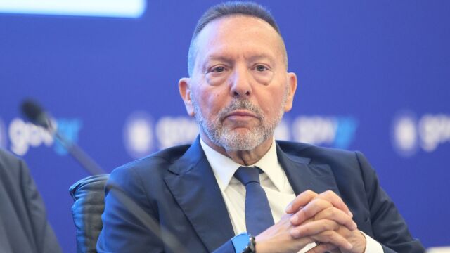 Απάντηση Στουρνάρα σε Μιλένα Αποστολάκη: Ελεύθερη η τιμολόγηση στα ασφάλιστρα υγείας - Η τοποθέτηση της ΤτΕ για τις αυξήσεις