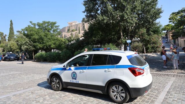 Συναγερμός στην Ακρόπολη: Άνδρας τραυμάτισε με μαχαίρι δύο Ελληνοαμερικανούς τουρίστες - Διακομίστηκαν στο νοσοκομείο (Εικόνες & Βίντεο)