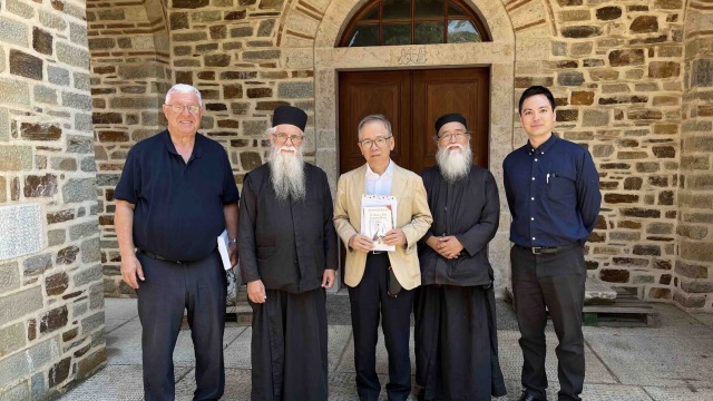 O πρέσβης της Ιαπωνίας επισκέφθηκε το Άγιο Όρος και συναντήθηκε με Ιάπωνα μοναχό - Τι συζήτησαν