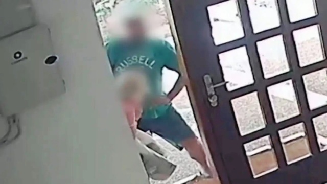 Παλαιό Φάληρο: Επίθεση σε γυναίκα στην είσοδο της πολυκατοικίας της - Πάλεψε με τον δράστη - Με έριξε κάτω και μου τραβούσε την τσάντα (Βίντεο)