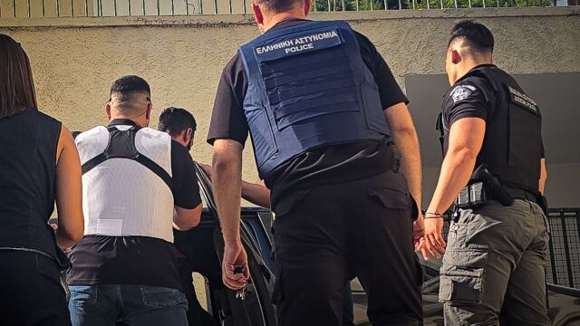 Σύρος: Δεν ασκήθηκαν διώξεις για τη δολοφονία της 42χρονης - Αναπαράσταση της φονικής συμπλοκής και φρούρηση της οικίας ζήτησε η εισαγγελέας (Βίντεο)