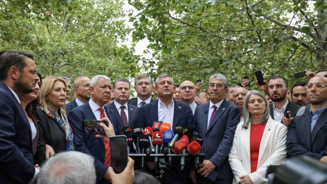 Τουρκία: Διάσπαση στο CHP - Ο Οζγκιούρ Οζέλ ίδρυσε το Νέο Κόμμα και εξελέγη πρόεδρος