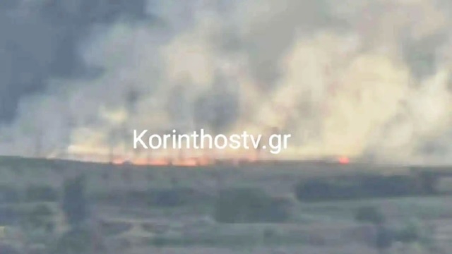 Φωτιά στην Κόρινθο: Εναέρια μέσα και ισχυρές επίγειες δυνάμεις στη μάχη με τις φλόγες στον Άσσο (Βίντεο)