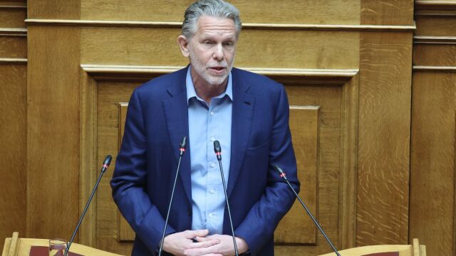 Η έξοδος Γερουλάνου στην Τράτα και η χαλαρή κουβέντα για ΠΑΣΟΚ και Μουντιάλ