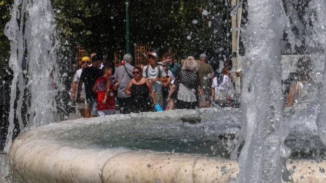 Καιρός: Νέα θερμή εισβολή με αφρικανική σκόνη από τη Δευτέρα - Έως και 39 βαθμούς η θερμοκρασία (Βίντεο)