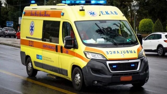 Ασύλληπτο οικογενειακό δράμα στη Λαμία: Κρατούσε αγκαλιά τον νεκρό γιο της για πάνω από ένα 24ωρο