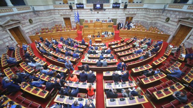 Συνταγματική Αναθεώρηση: Στο κενό η συναίνεση - Γαλάζιοι και ανεξάρτητοι στήριξαν τις προτάσεις της ΝΔ, παρούσα η Μπακογιάννη στο άρθρο 30