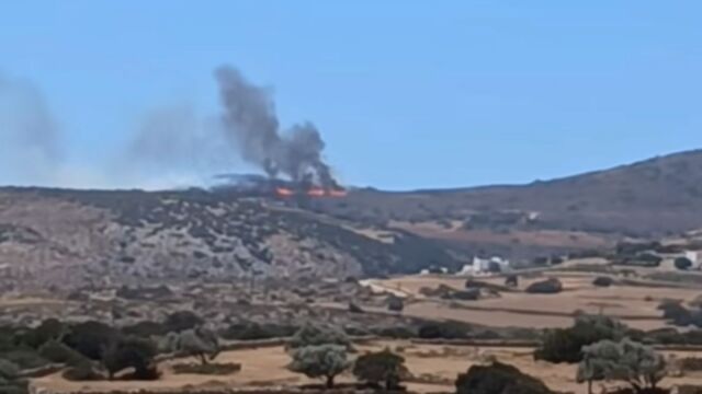 Φωτιά ξανά στην Πάρο: Καιγόμαστε και ο δήμαρχος οδηγείται στον εισαγγελέα - Ήχησε το 112 για εκκένωση (Βίντεο)