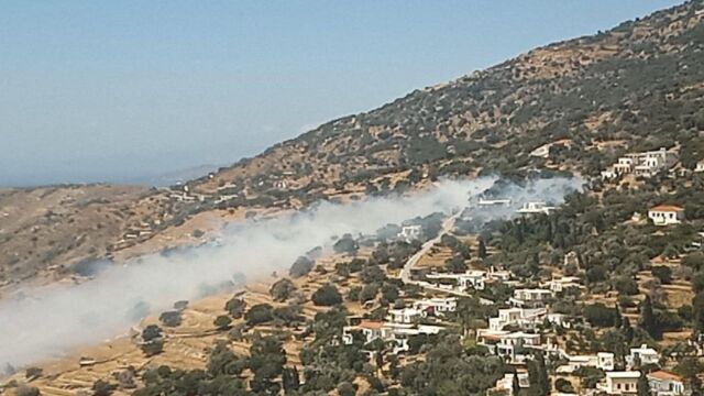 Φωτιά στην Άνδρο: Πολύ δύσκολα τα πράγματα, η φωτιά είναι κοντά σε σπίτια - Μηνύματα από το 112 για εκκένωση