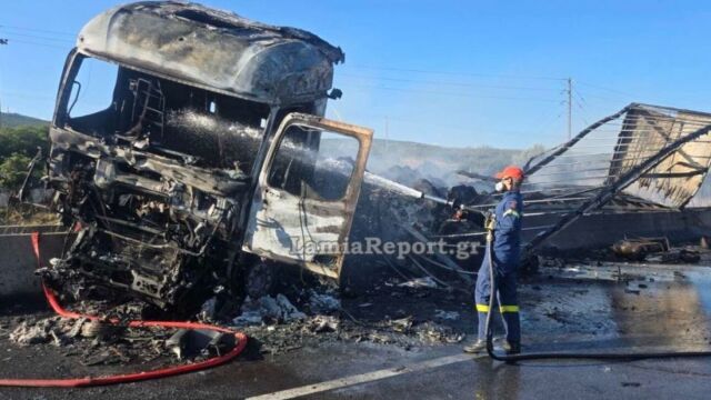 Τραγικό τροχαίο δυστύχημα  στην Αθηνών - Λαμίας: Ένας νεκρός μετά από σύγκρουση δύο φορτηγών, κλειστή η εθνική στο ύψος του Κάστρου Βοιωτίας (Εικόνες)
