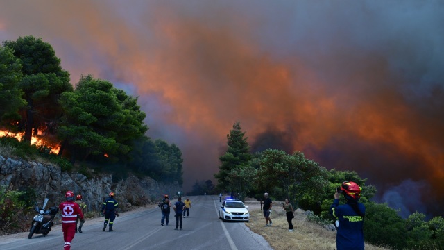 Live Φωτιές: Ανεξέλεγκτη η φωτιά στο Πόρτο Γερμενό, ξεκίνησαν ρίψεις τα εναέρια - Μαίνεται η πυρκαγιά στην Βοιωτία, στις φλόγες η Φωκίδα (Εικόνες & Βίντεο)