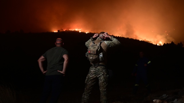 Live Φωτιές: Πύρινος εφιάλτης στη Δυτική Αττική: Στην Ψάθα το κύριο μέτωπο της φωτιάς, καλύτερη η εικόνα στην Λούμπα (Εικόνες & Βίντεο)