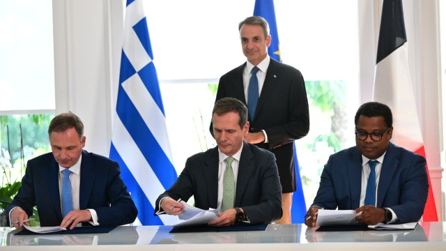 Με σφραγίδα Μητσοτάκη η επανεκκίνηση της ηλεκτρικής διασύνδεσης Ελλάδας & Κύπρου - Έπεσαν οι υπογραφές με τη γαλλική Meridiam (Εικόνες)