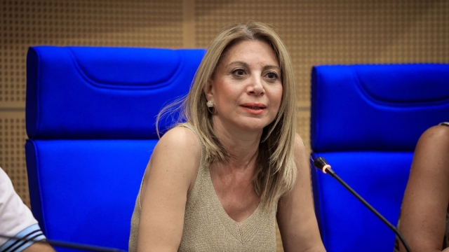 Ελπίδα για τη Δημοκρατία: Με δικαστικά µέτρα απειλεί τους αποχωρήσαντες που καταγγέλλουν αυταρχισµό η Μαρία Καρυστιανού