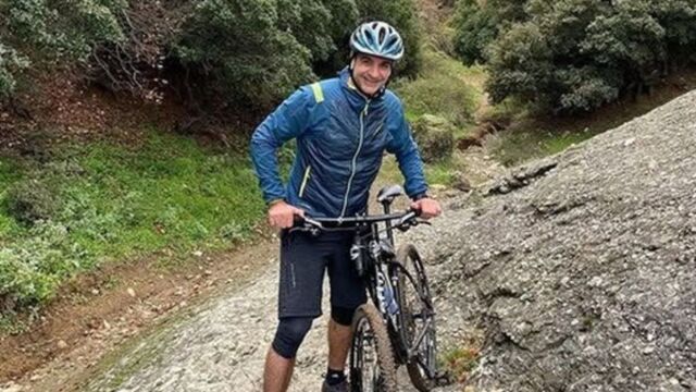 Ατύχημα για τον Κυριάκο Μητσοτάκη στα Χανιά - Τραυματίστηκε ελαφρά μετά από πτώση με το ποδήλατό του